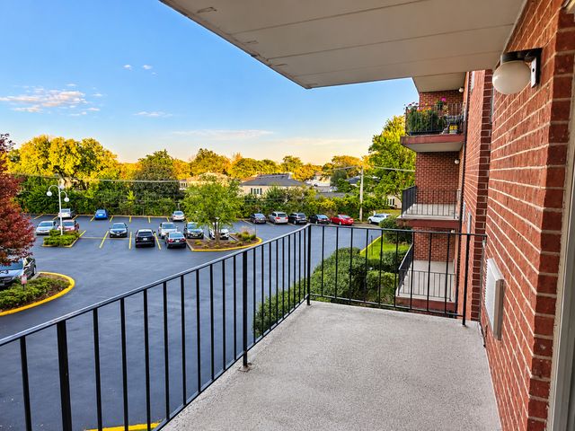 16 E Old Willow Road 304S, Prospect Heights, IL 60070