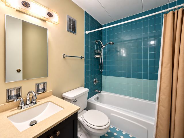16 E Old Willow Road 304S, Prospect Heights, IL 60070