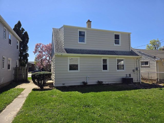 7212 W Silver Spring DRIVE, Milwaukee, WI 53218