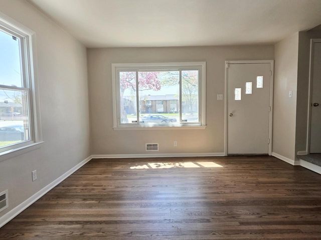 7212 W Silver Spring DRIVE, Milwaukee, WI 53218