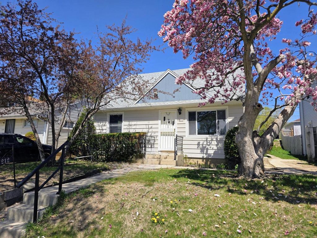 7212 W Silver Spring DRIVE, Milwaukee, WI 53218