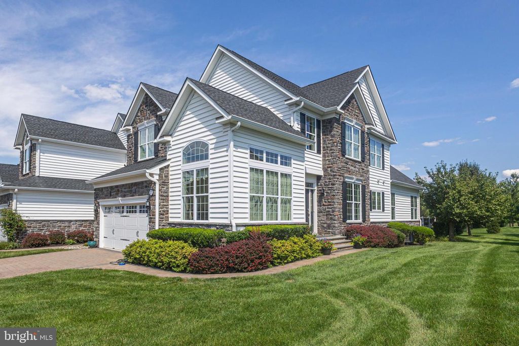 12 BROWN LN, NEWTOWN, PA 18940 — photo 2