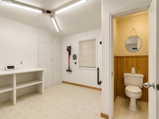 6470 Sw OLD SCHOLLS FERRY Rd, Portland, OR 97223