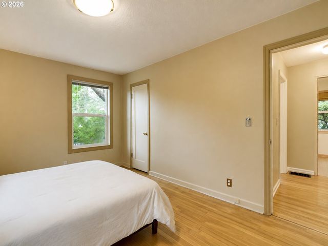 6470 Sw OLD SCHOLLS FERRY Rd, Portland, OR 97223