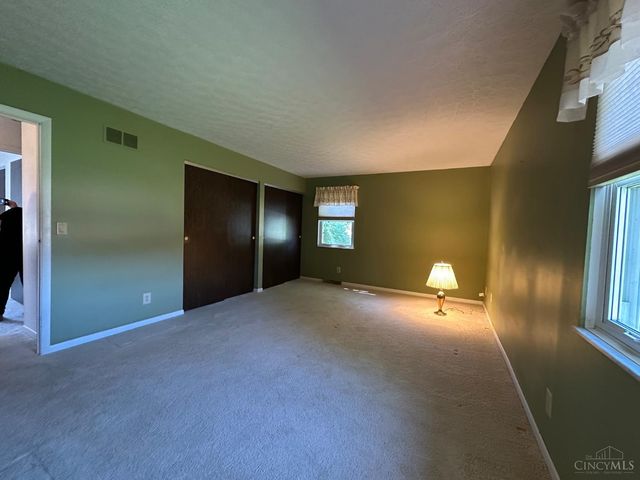1128 N Frieda Drive, Fairfield, OH 45014