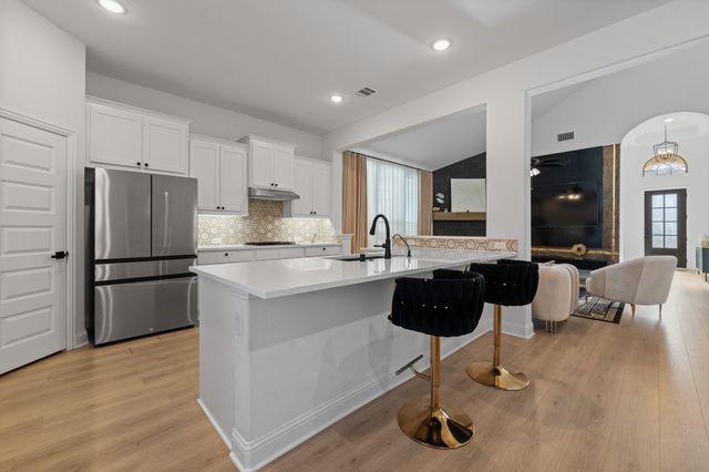 2603 Thornhill Lane, Mansfield, TX 76084