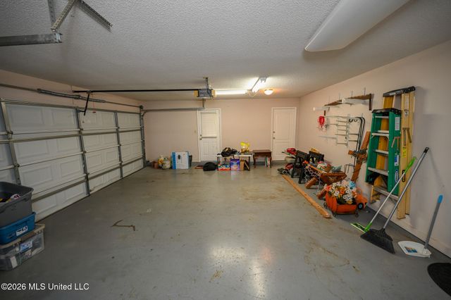 7169 N Swinnea Ridge, Southaven, MS 38671