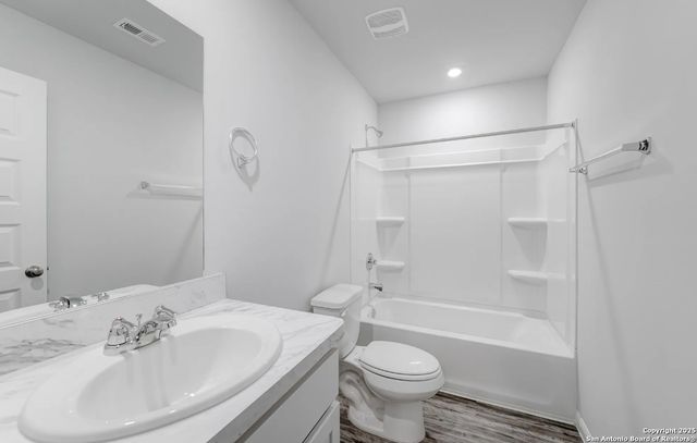 505 Sendera Way, Kenedy, TX 78119