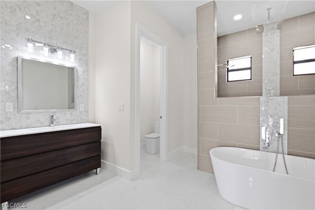 2100 NW 21st ST, Cape Coral, FL 33993