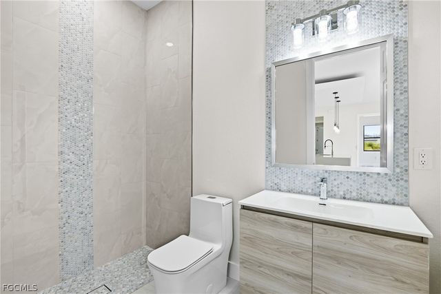 2100 NW 21st ST, Cape Coral, FL 33993