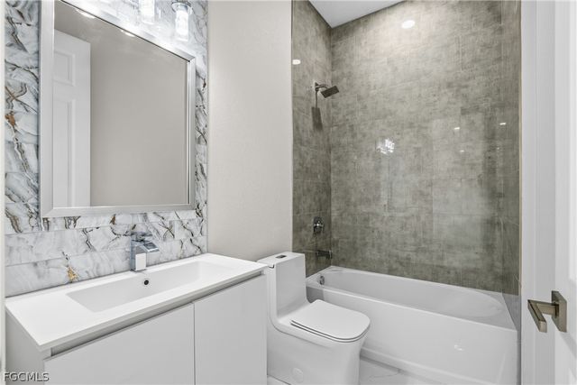 2100 NW 21st ST, Cape Coral, FL 33993