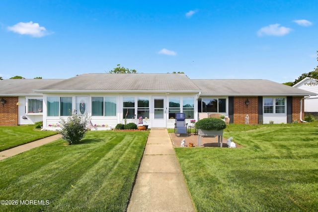 675D New Castle Court, Lakewood, NJ 08701