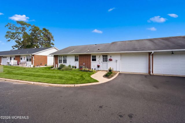 675D New Castle Court, Lakewood, NJ 08701