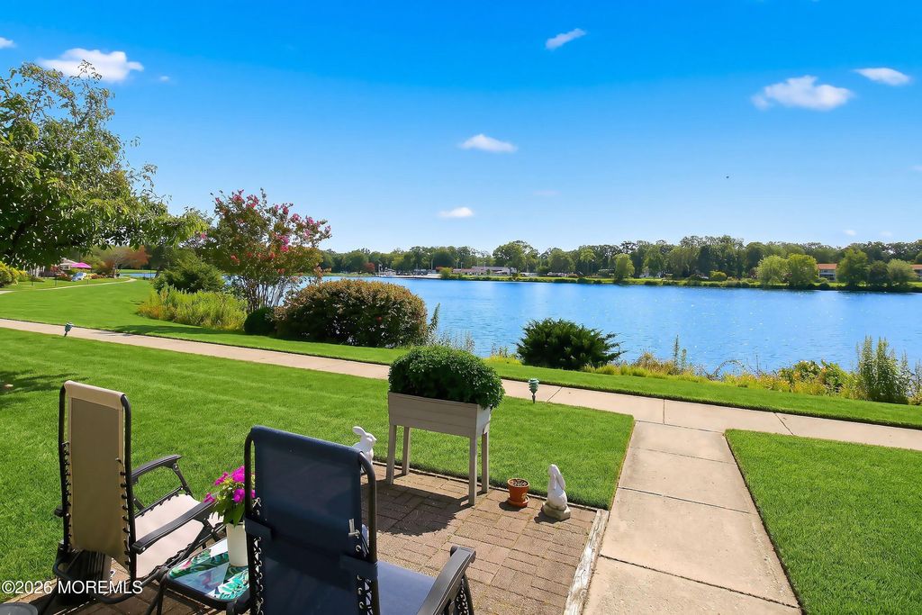 675D New Castle Court, Lakewood, NJ 08701