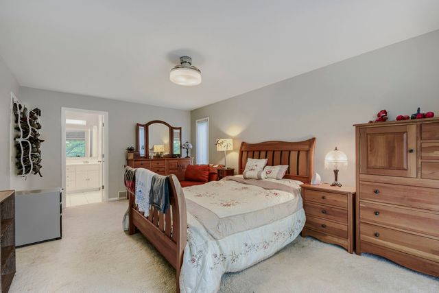 6500 Rowland Road, Huntley, IL 60142