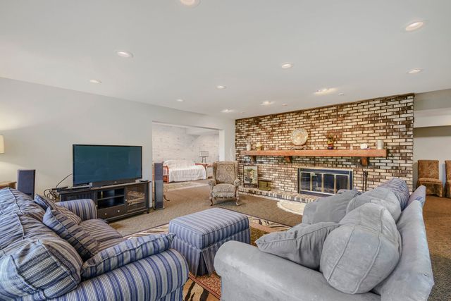 6500 Rowland Road, Huntley, IL 60142