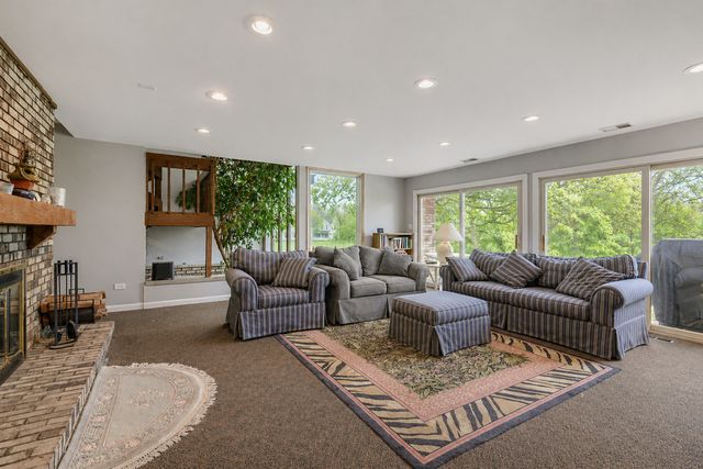 6500 Rowland Road, Huntley, IL 60142