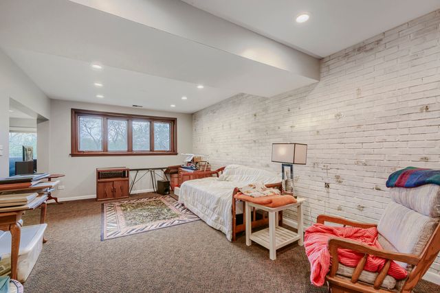6500 Rowland Road, Huntley, IL 60142