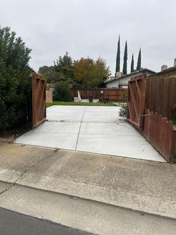 2401 Claridge Ln, Stockton, CA 95210