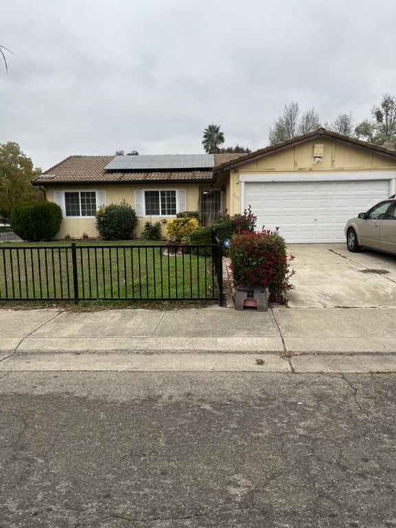 2401 Claridge Ln, Stockton, CA 95210
