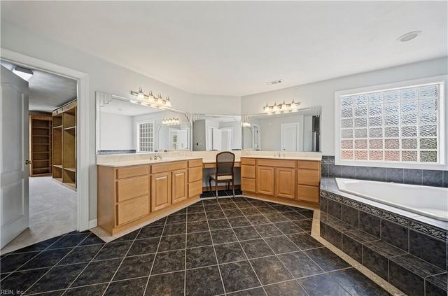 844 Greenfield LN, Chesapeake, VA 23322