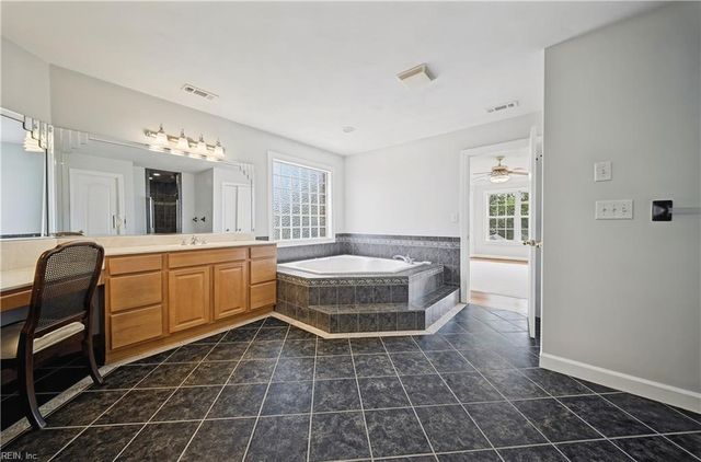 844 Greenfield LN, Chesapeake, VA 23322