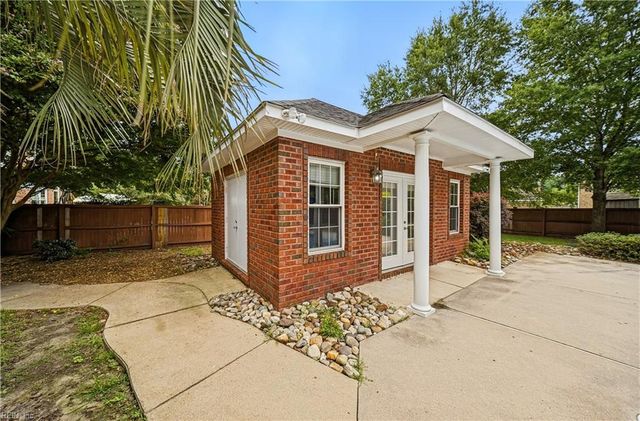 844 Greenfield LN, Chesapeake, VA 23322