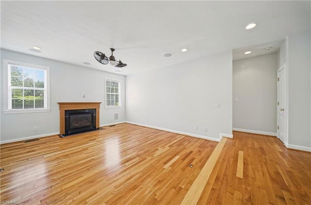 844 Greenfield LN, Chesapeake, VA 23322