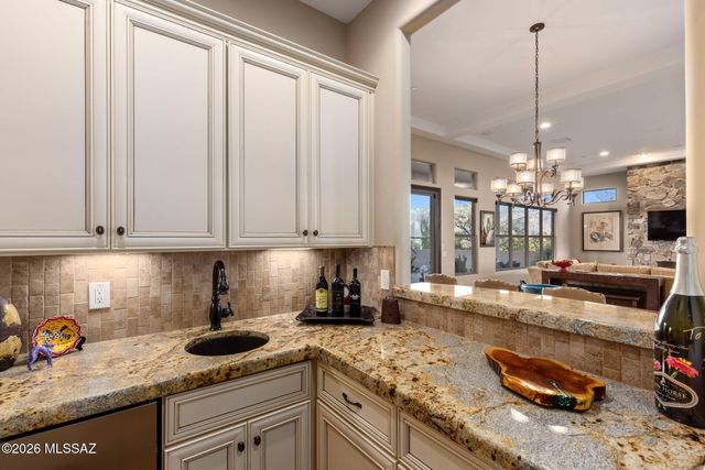 368 W Echo Point Place, Oro Valley, AZ 85755