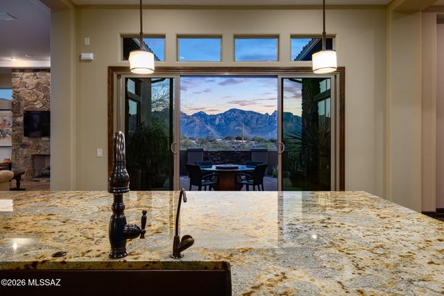 368 W Echo Point Place, Oro Valley, AZ 85755