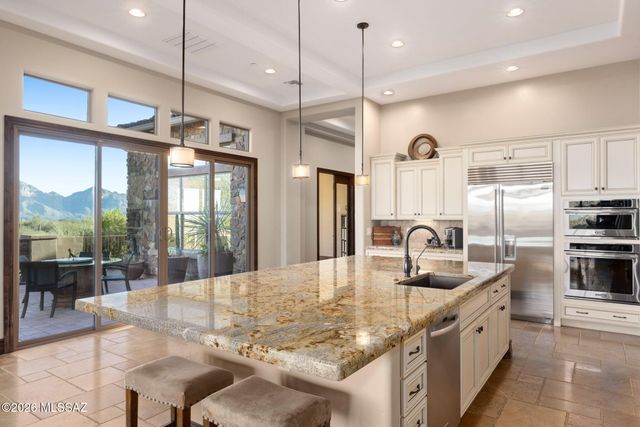 368 W Echo Point Place, Oro Valley, AZ 85755
