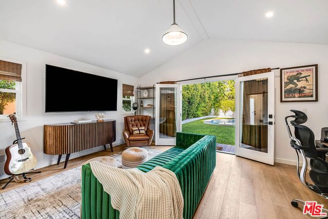 4836 Placidia Avenue, Toluca Lake, CA 91601