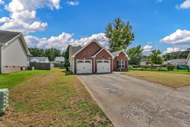 420 Chestnut Grove Way, Clarksville, TN 37042