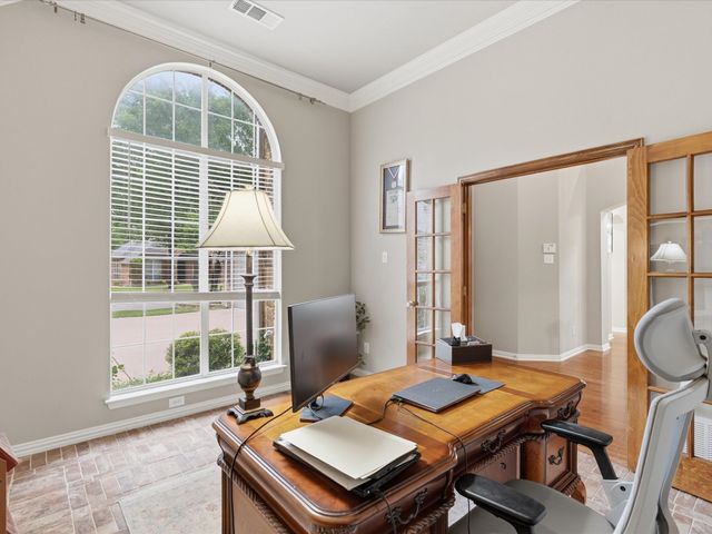 8330 Thatcher Road, Lantana, TX 76226