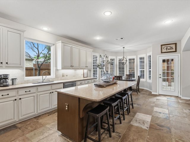 8330 Thatcher Road, Lantana, TX 76226