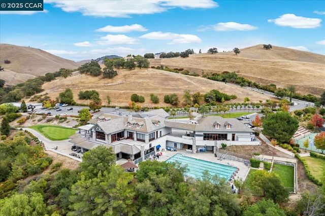 1280 Shell Cir, Clayton, CA 94517