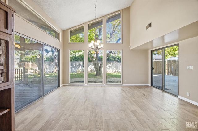 7700 Las Cruces Avenue, Bakersfield, CA 93309