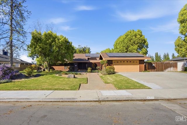 7700 Las Cruces Avenue, Bakersfield, CA 93309