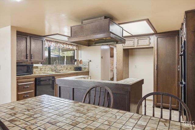 7700 Las Cruces Avenue, Bakersfield, CA 93309