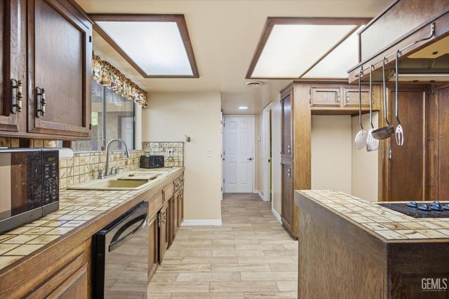 7700 Las Cruces Avenue, Bakersfield, CA 93309