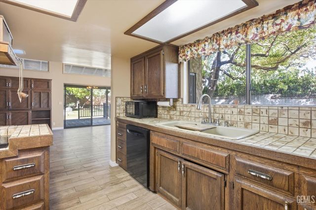 7700 Las Cruces Avenue, Bakersfield, CA 93309