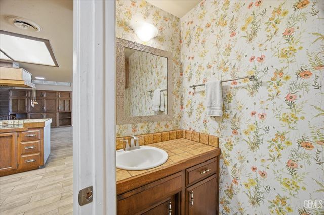 7700 Las Cruces Avenue, Bakersfield, CA 93309