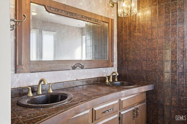 7700 Las Cruces Avenue, Bakersfield, CA 93309