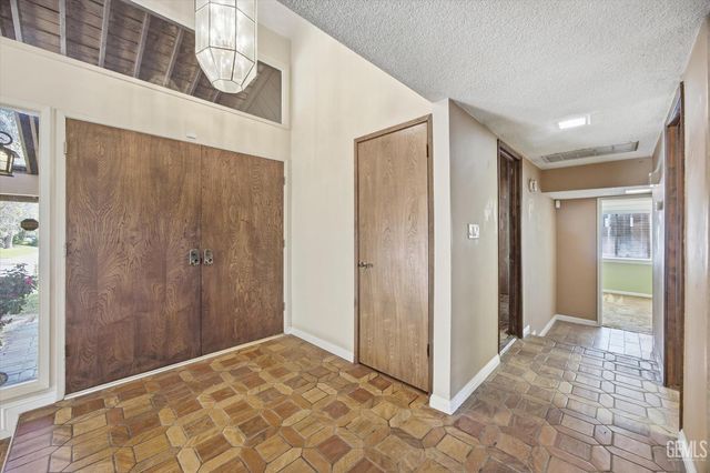 7700 Las Cruces Avenue, Bakersfield, CA 93309