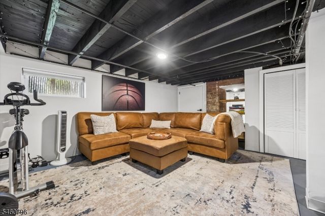 22 Thomas Ter, Wayne Twp., NJ 07470