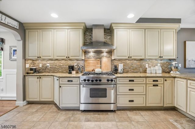 22 Thomas Ter, Wayne Twp., NJ 07470