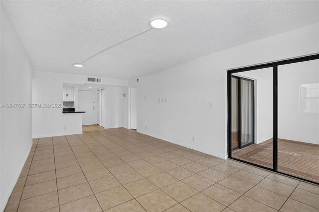 220 Lakeview Drive 210, Weston, FL 33326