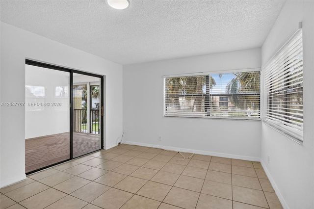 220 Lakeview Drive 210, Weston, FL 33326