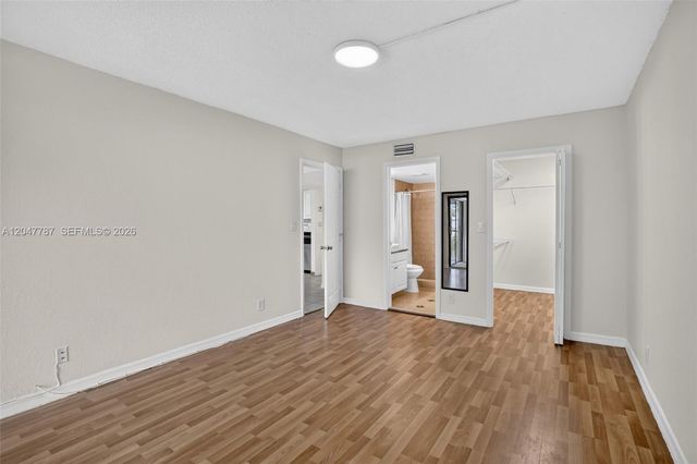 220 Lakeview Drive 210, Weston, FL 33326