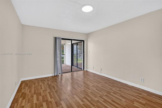 220 Lakeview Drive 210, Weston, FL 33326